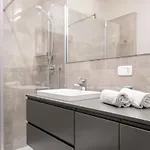 Guesthost - Dietro Fontana Del Nettuno Apartman