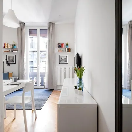 Guesthost - Dietro Fontana Del Nettuno Apartmán