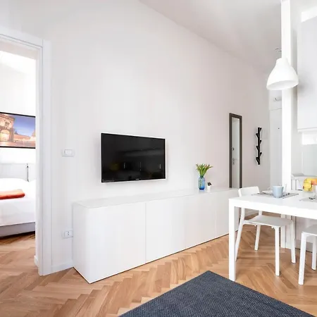 Guesthost - Dietro Fontana Del Nettuno Apartmán *