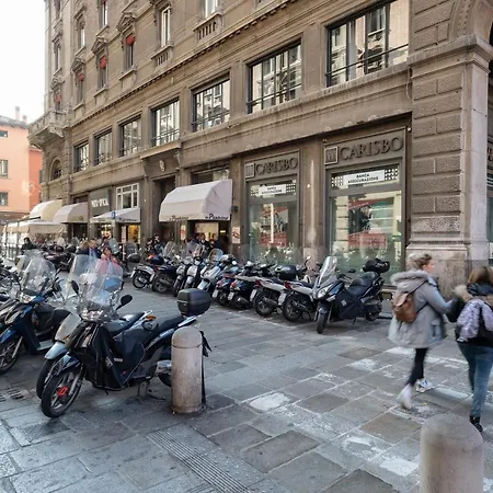 Dietro Fontana Del Nettuno *
