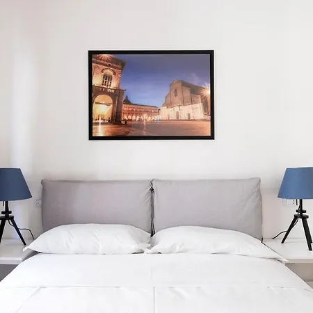 Guesthost - Dietro Fontana Del Nettuno Apartmán