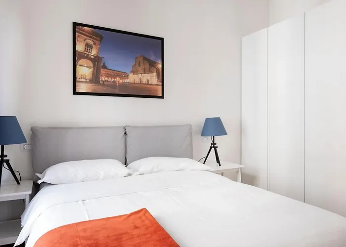 Guesthost - Dietro Fontana Del Nettuno Apartament