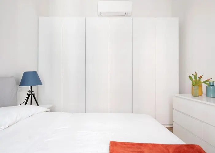 Guesthost - Dietro Fontana Del Nettuno Μπολόνια