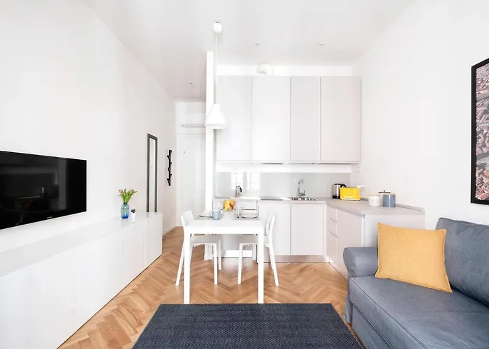 Guesthost - Dietro Fontana Del Nettuno Apartament *